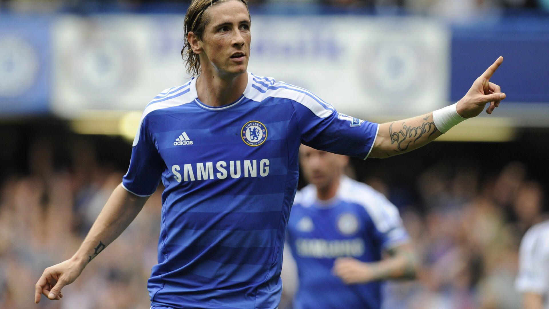 伦敦马拉松跑手破纪录,现场欢呼不断,伦敦马拉松比赛