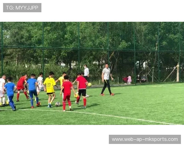 【训练场景】顶尖运动员练习攻守转换的日常训练流程，由攻转守c级教练班